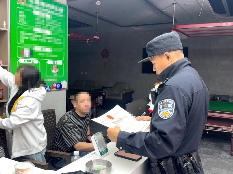“清”牌桌、“查”风险、“宣”法规——黑龙江省大兴安岭地区塔河公安专项检查棋牌室