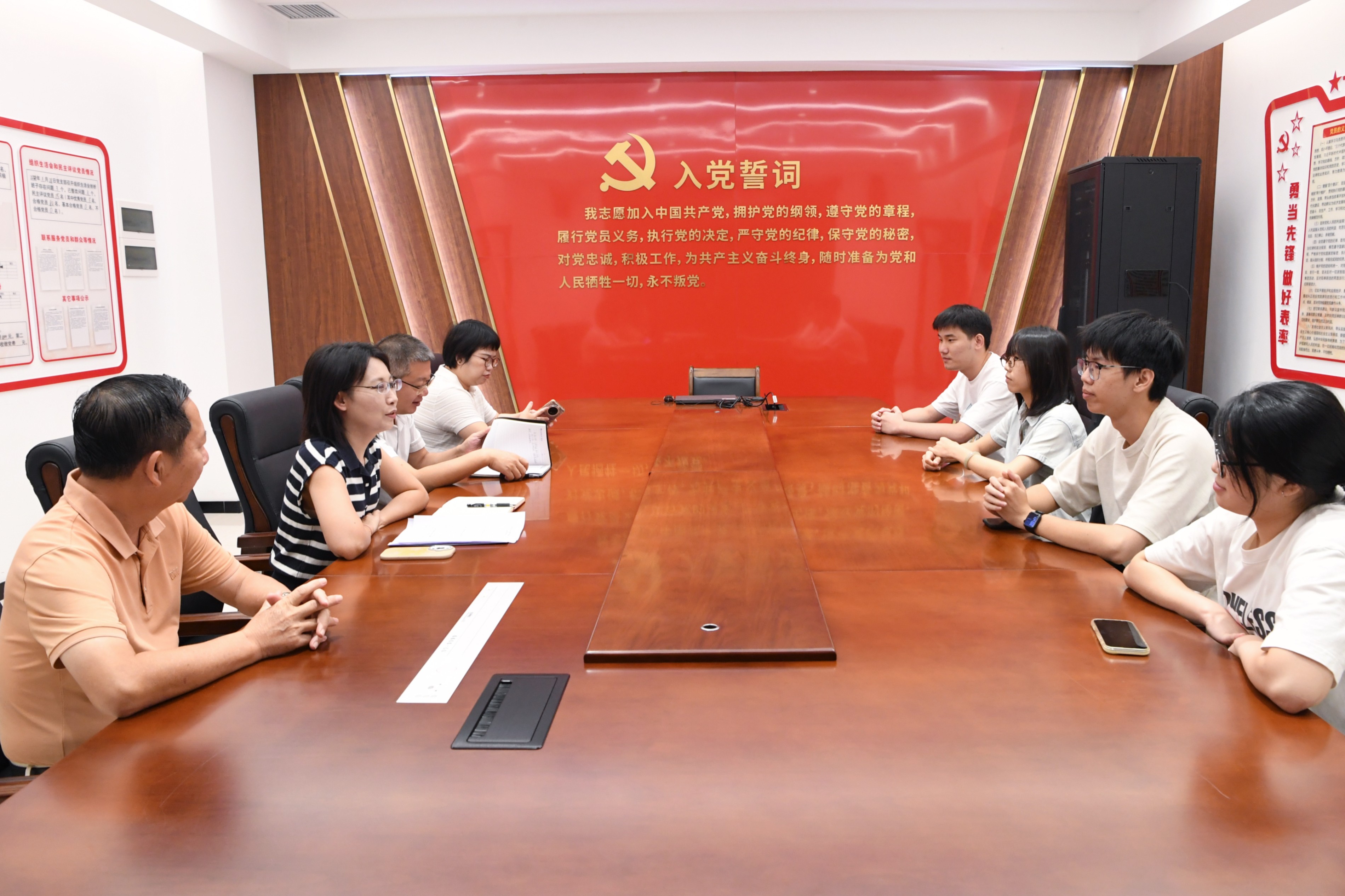 系好入职“第一粒扣子” 海南陵水法院召开新入职聘用制书记员岗前见面会
