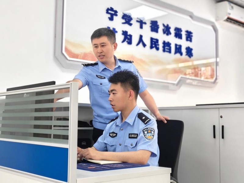 黑龙江省哈尔滨市公安局：警营传薪火 师徒砺初心 以“师带徒”助力青年民警快速成长