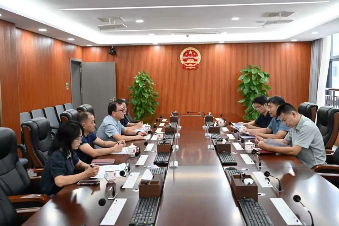 海南省保亭县人大常委会副主任史宏浪率队到保亭法院调研“护苗”专项行动