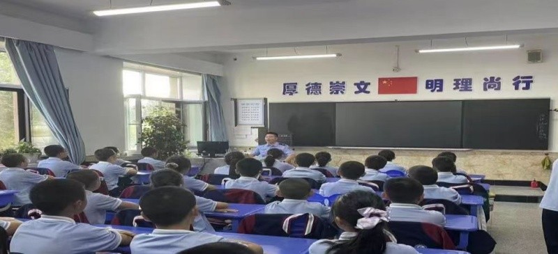 黑龙江省兰西县公安局卫民派出所：校园平安“警”相随，为师生送去实用安全“大礼包”
