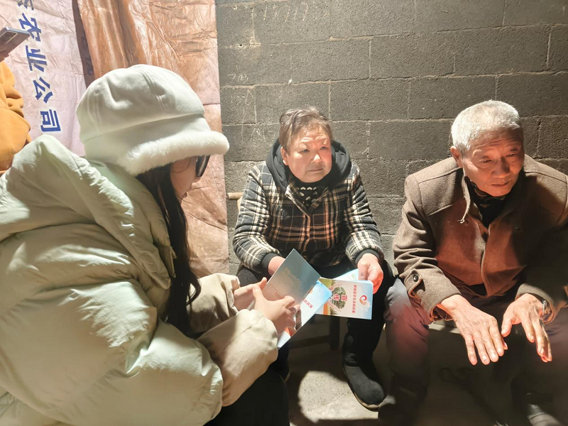 湖北鹤峰：小小教辅书 浓浓民生情