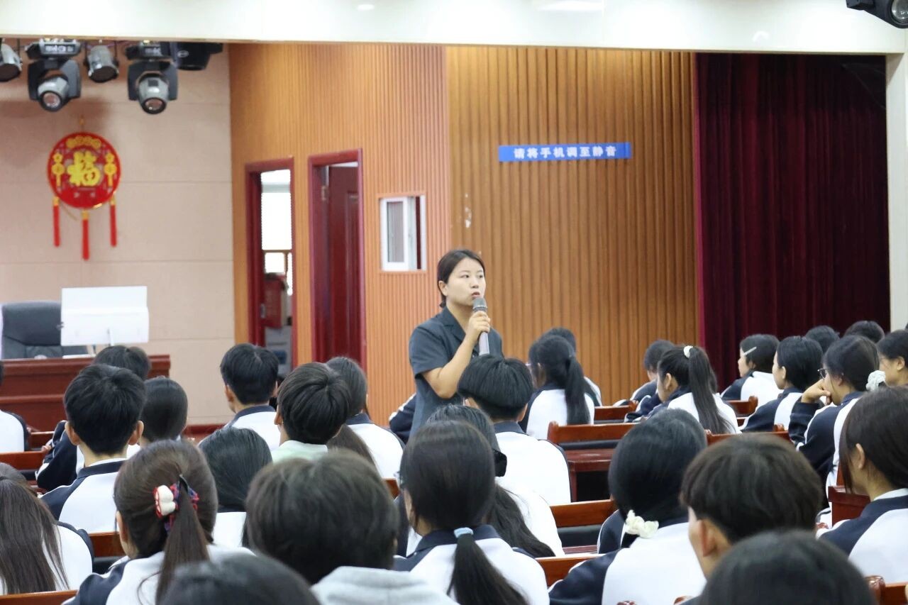 河南省嵩县人民法院联合共青团嵩县委员会开展“开学第一课”活动