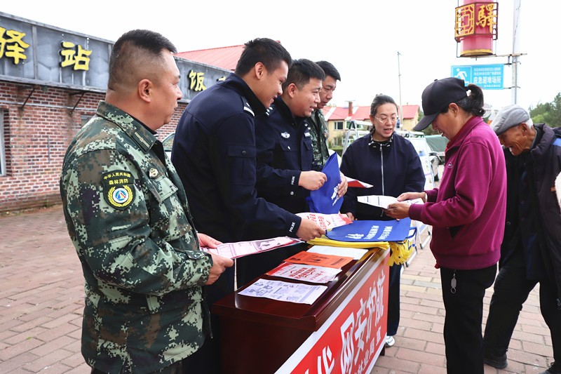 黑龙江省大兴安岭公安局十八站分局：警企共建聚合力 筑牢网络安全墙