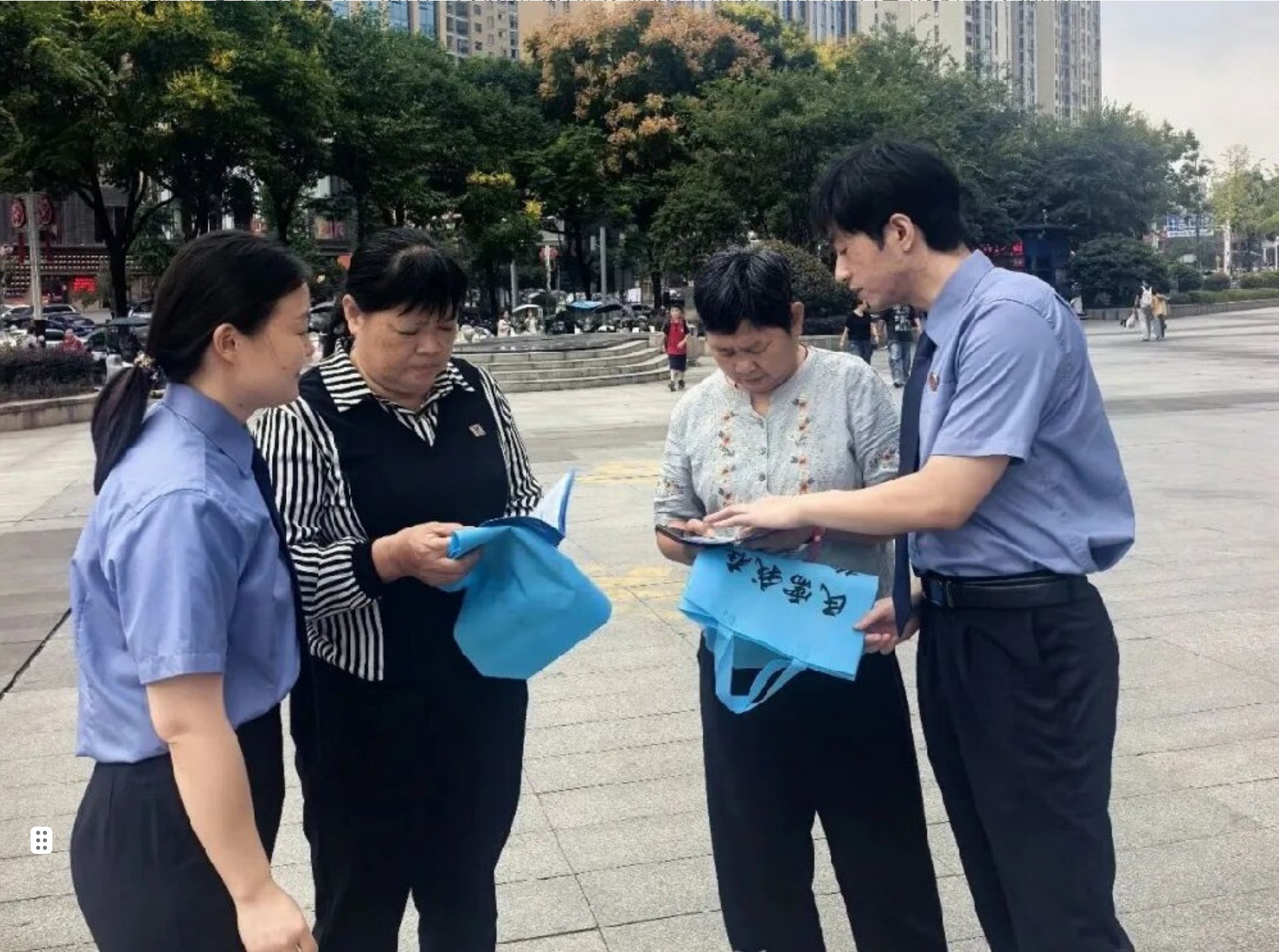 检护民生零距离，民事检察暖人心——双清区检察院开展普法宣传进商圈活动