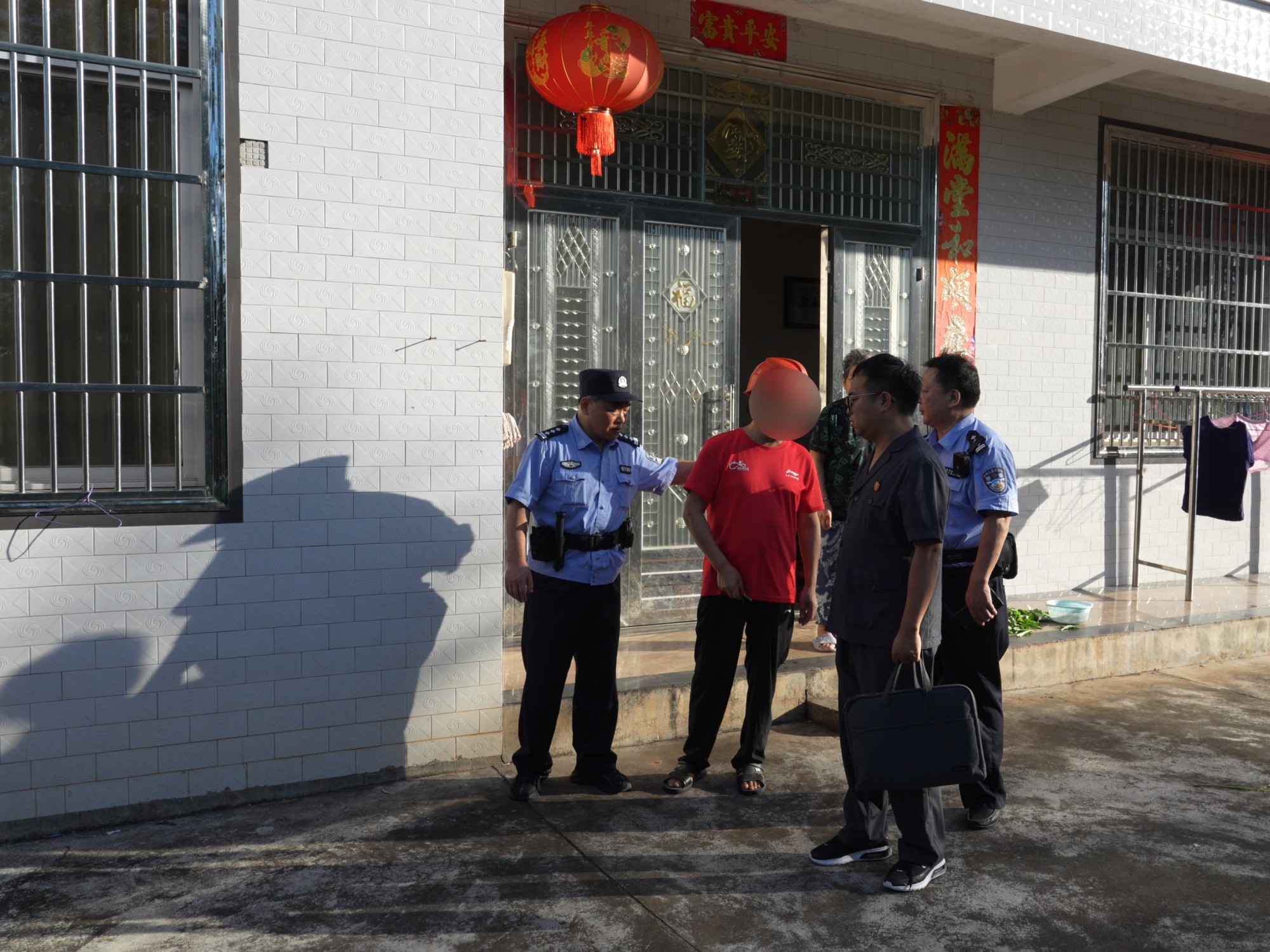 湖南桃源法院：清晨突击抓“老赖” 拘留震慑促履约