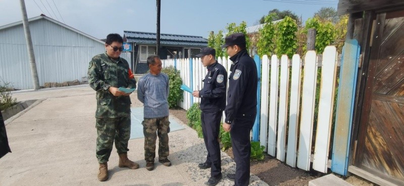 黑龙江省林区公安局海林分局三十五派出所联合辖区林场开展秋季森林防火宣传与巡护工作
