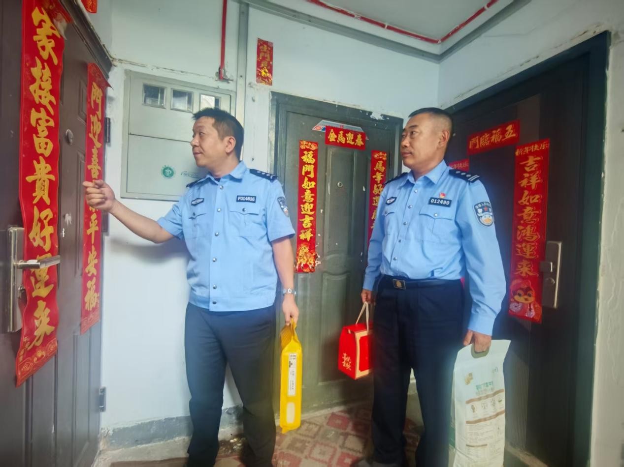 呼和浩特市公安局回民区分局：月满中秋暖民心，藏蓝温情度佳节