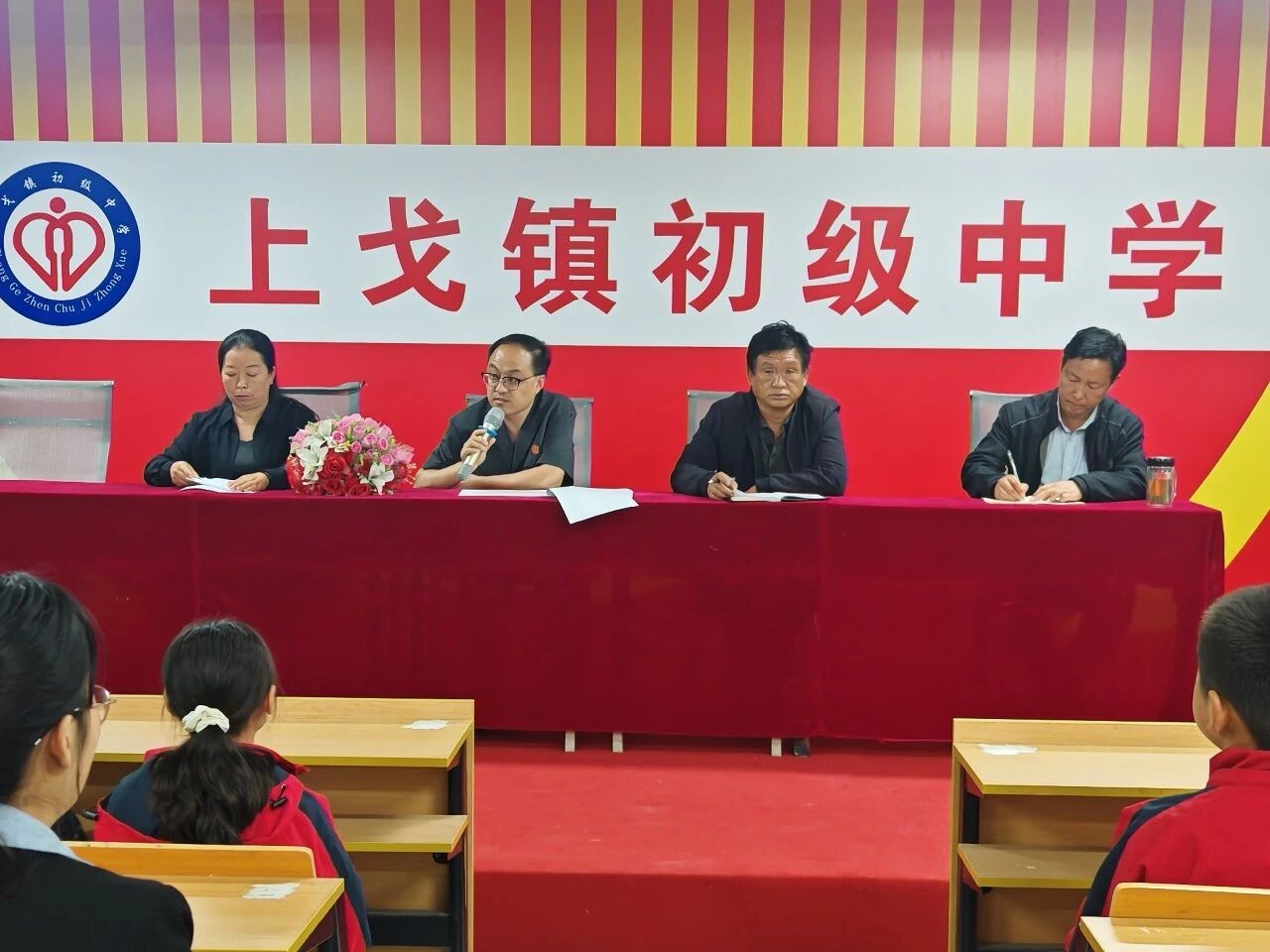 河南洛宁：金秋开学季，用法治撑起“青春保护伞”
