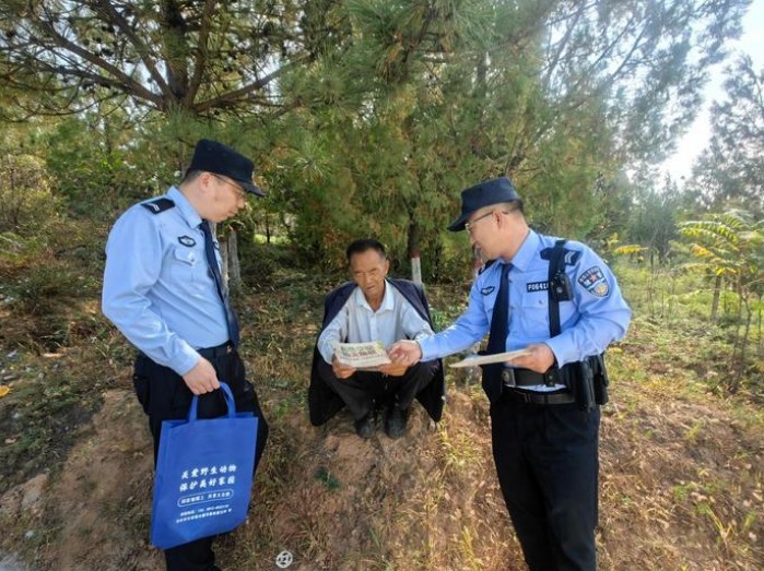 陕西省神木市公安局水磨河森林派出所开展秋季防火隐患排查宣传工作