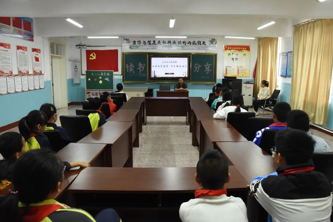 法治副校长进校园 倾心守护少年的你