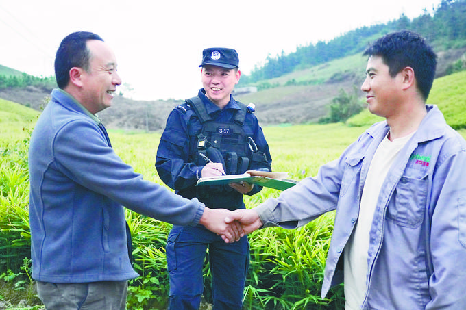 蒙自芷村派出所赓续红色血脉 薪火相传 倾心为民“不打烊”