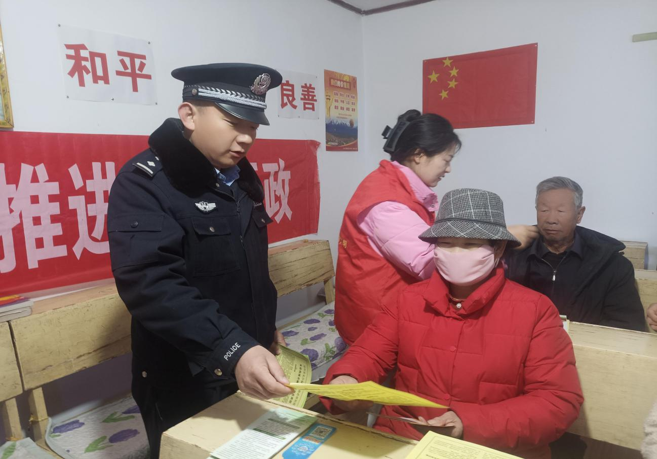 甘肃省张掖市公安局甘州分局小满派出所假日重点场所安全检查宣传活动