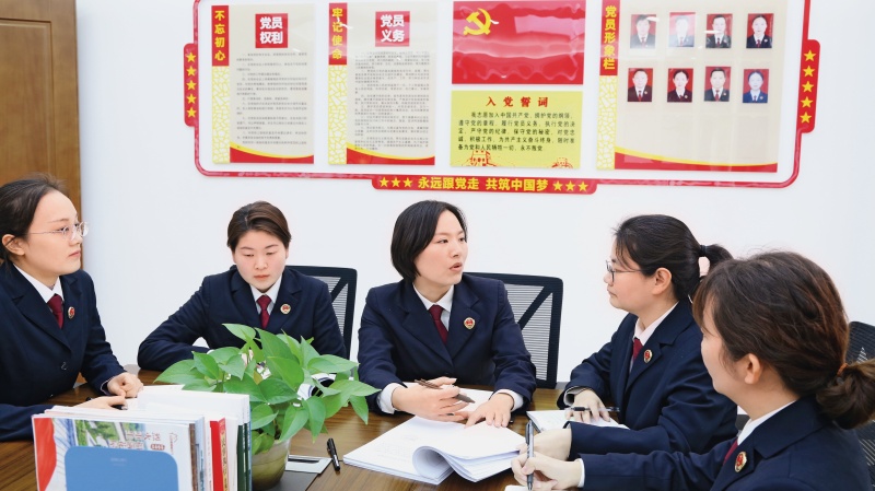 民事、刑事检察官开展案件讨论_副本.jpg 民事、刑事检察官开展案件讨论_副本.jpg