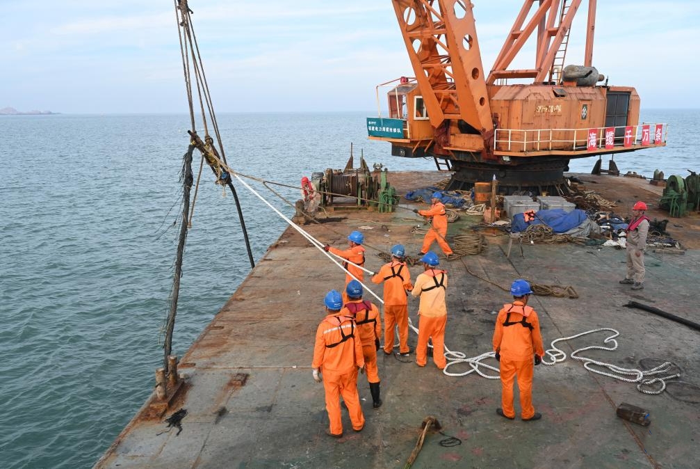 福建平潭：电缆成功修复入海 保障海岛群众供电