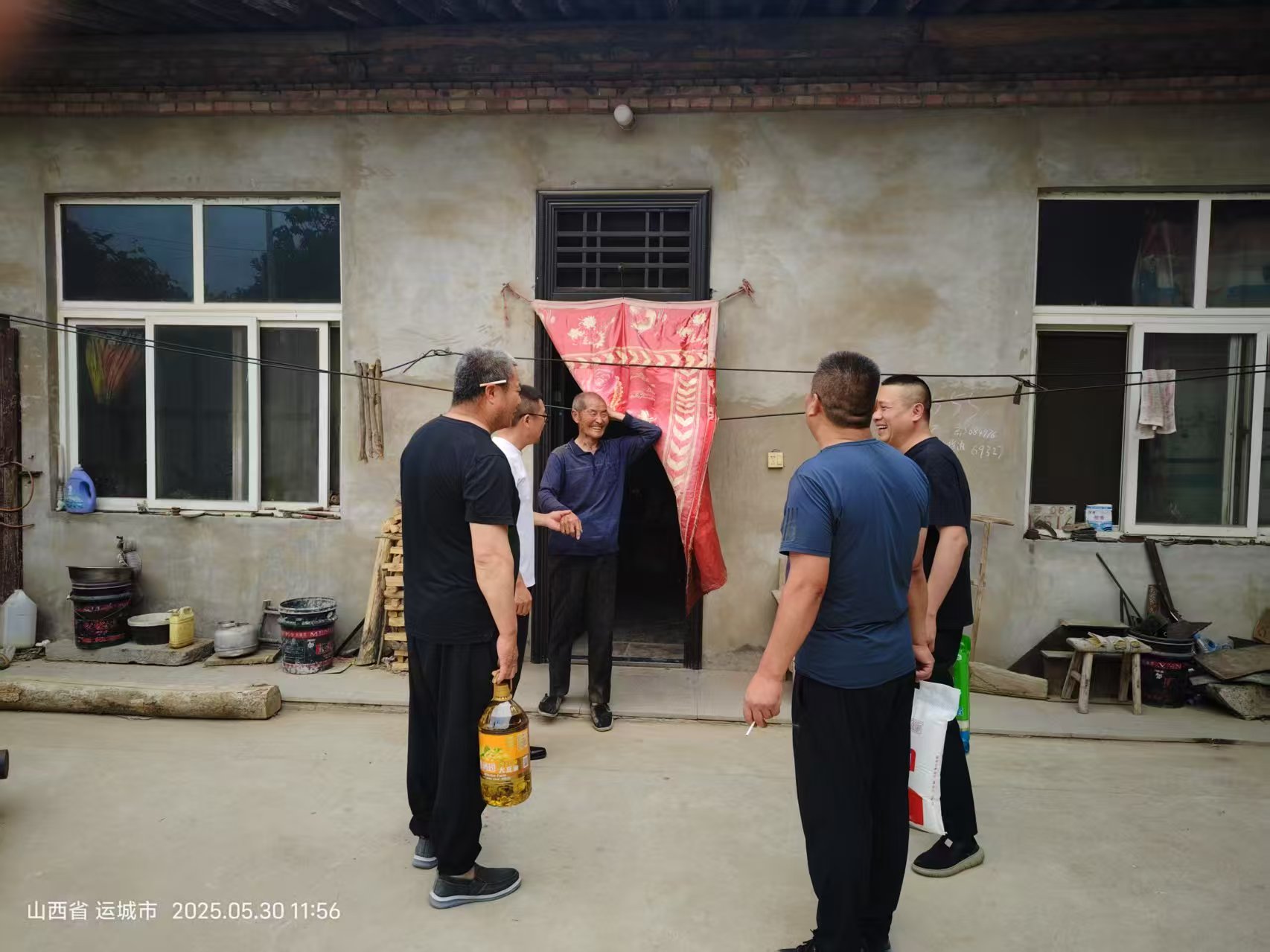 端午情暖桑榆 爱心点亮乡村——山西省芮城县爱心企业家谢欣情系村中高龄孤寡老人