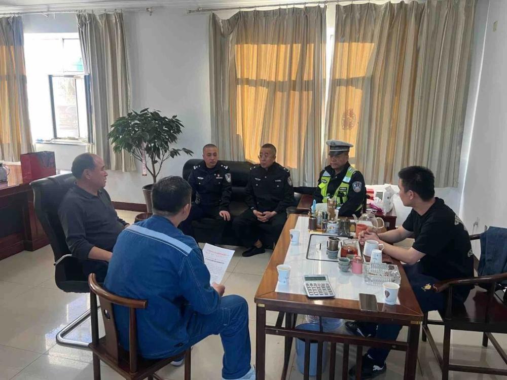 内蒙古商都县交管大队约谈高风险企业 筑牢源头安全防线