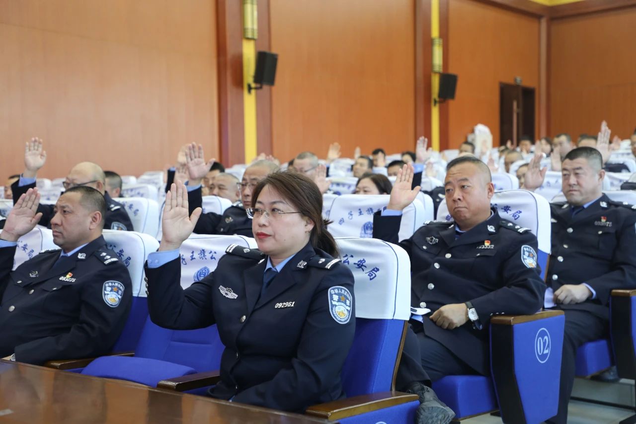爱警暖警服务警——四子王旗警察协会正式成立5.jpg 爱警暖警服务警——四子王旗警察协会正式成立5.jpg