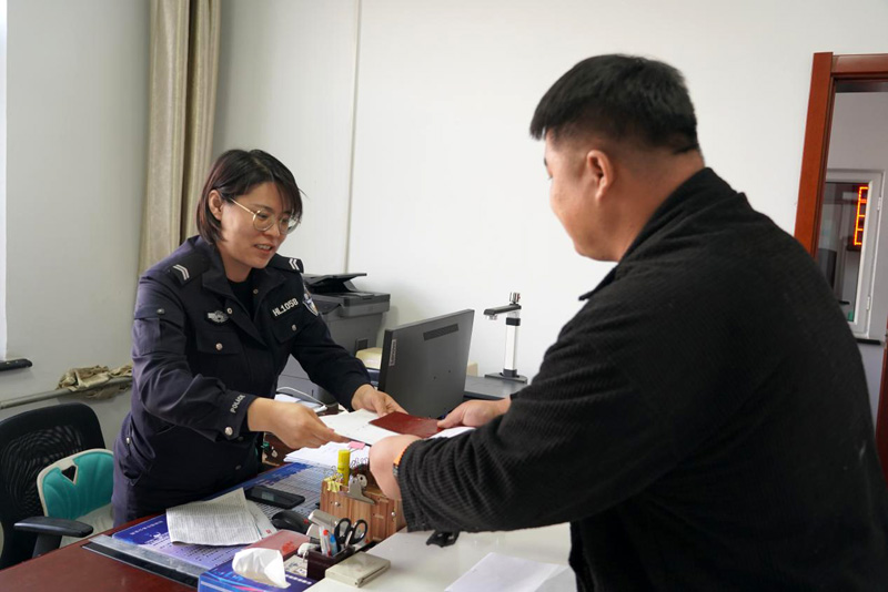 和林公安“一窗通办”全方位发力 服务水平持续提升3.jpg