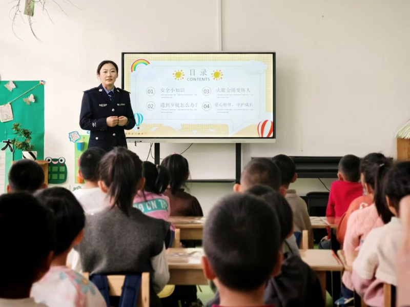 内蒙古化德公安走进幼儿园举办反恐防暴安全知识教育课、进行反恐防暴演练