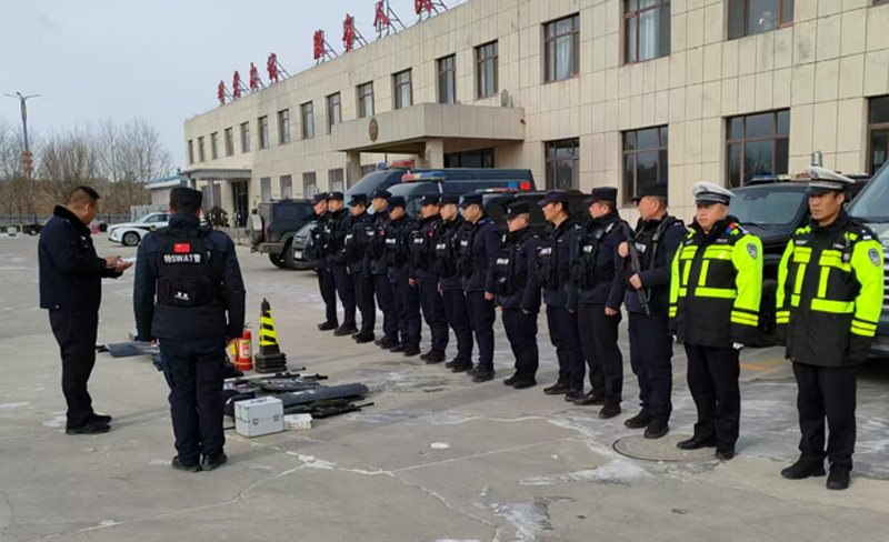 以“演”筑防,以“练”促安——兴和县交管大队参加“应急处突”专项训练副本.jpg