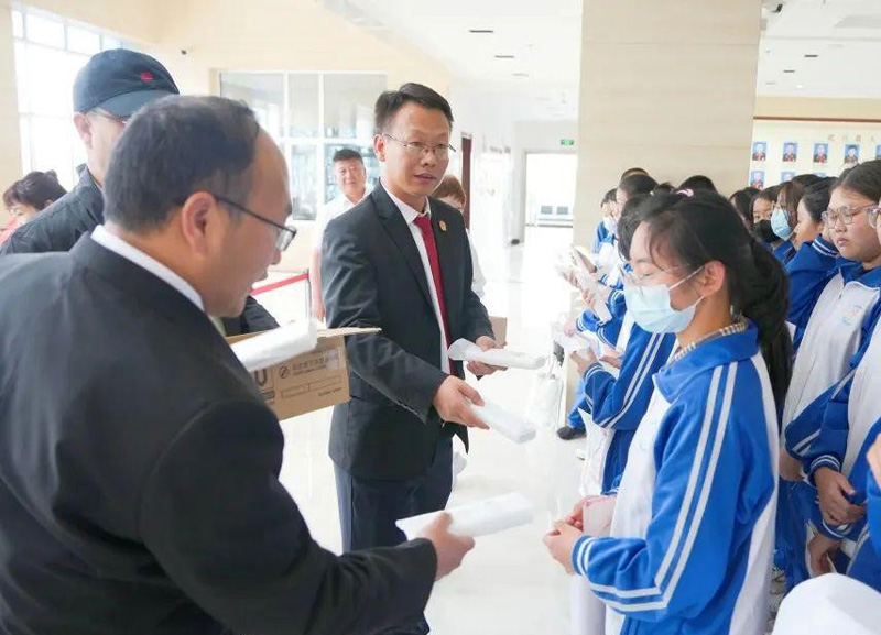 记内蒙古优秀党务工作者、武川县人民法院副院长范明5.jpeg