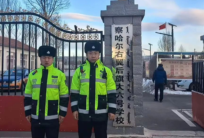 内蒙古察右后旗交警扎实开展“护学岗”，守护师生平安上学路
