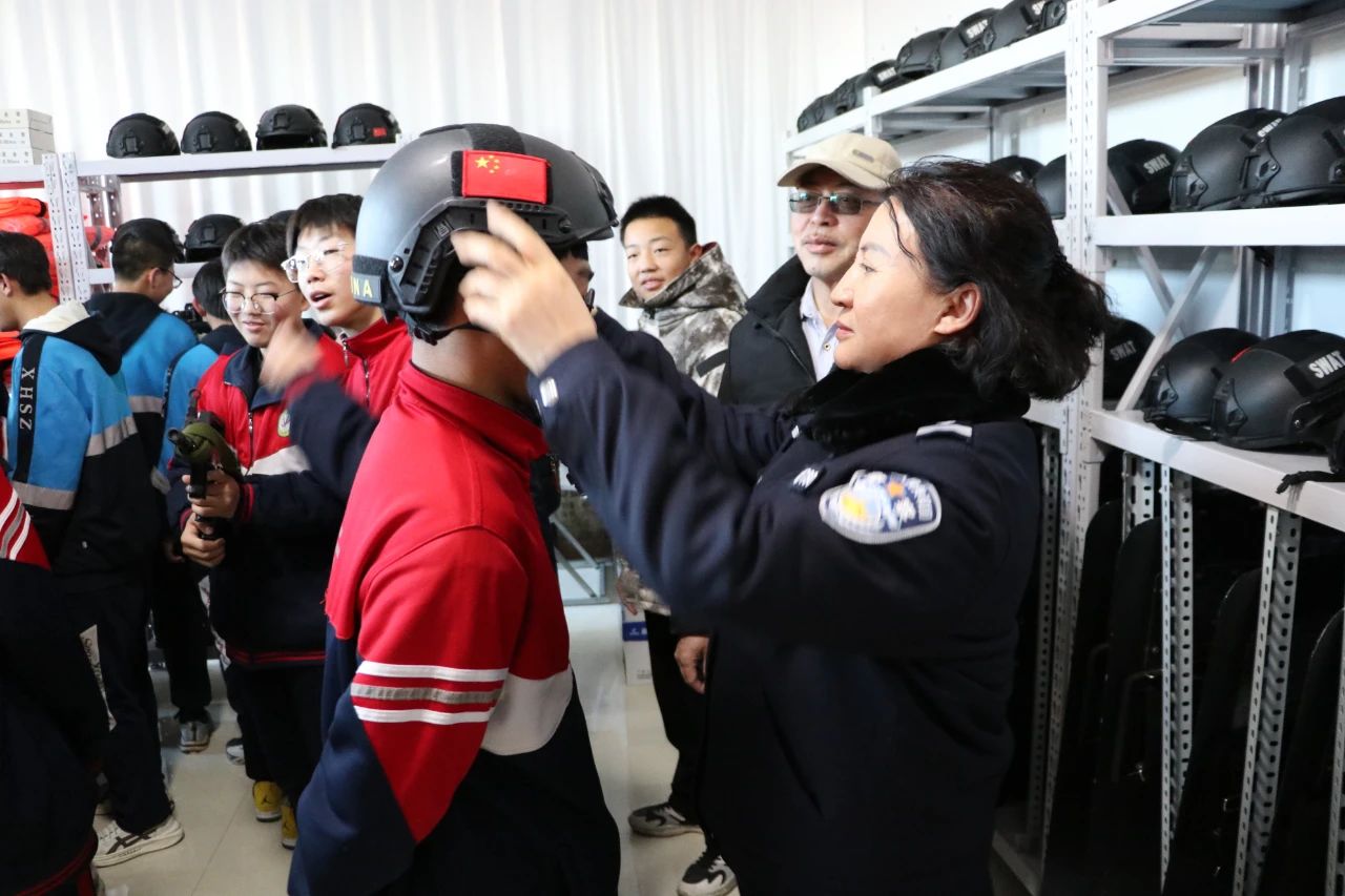 兴和公安:警营开放日,“沉浸式”感受“硬核”守护1.jpg 兴和公安:警营开放日,“沉浸式”感受“硬核”守护1.jpg