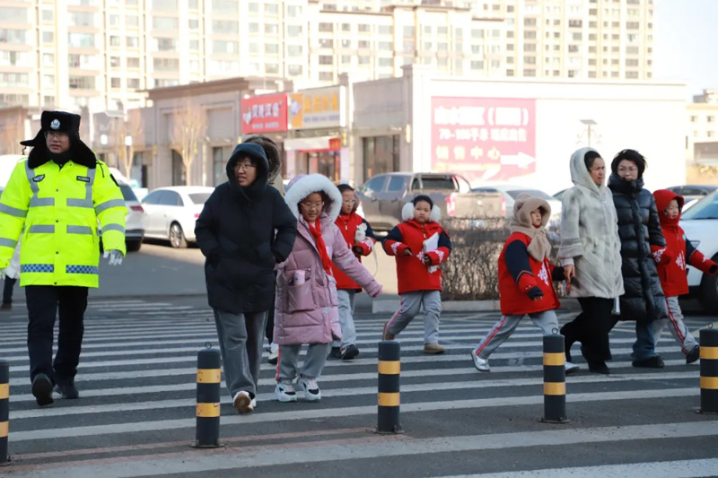 乌兰察布市:“警”心尽力,护你平安2.webp.jpg