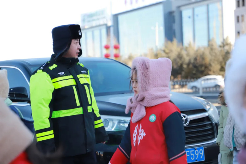 乌兰察布市:“警”心尽力,护你平安7.webp.jpg