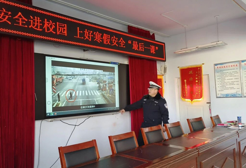 四子王旗交警：交通安全进校园，上好寒假安全 “最后一课”3.jpg