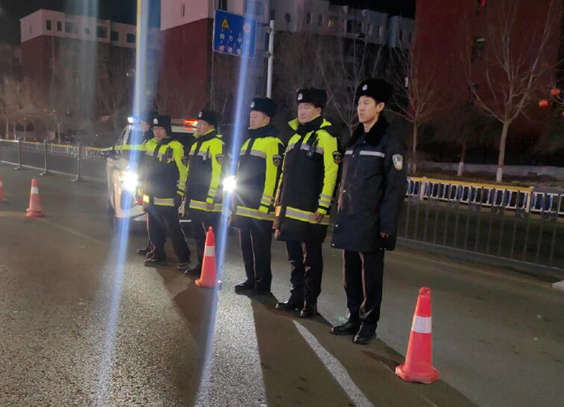 卓资交警夜查整治再“发力” 守护平安再“加码”1.jpg