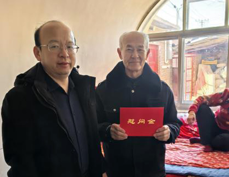 清水河县人民法院党组书记、院长马国民春节前开展走访慰问活动2.jpg