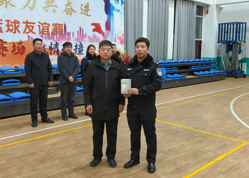内蒙古兴和县：警民携手筑情谊，迎“篮”而上展风采4.jpg