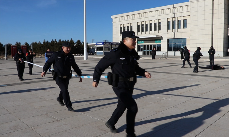 兴和县公安局组织相关警种部门开展应急处突队伍集结大练兵活动3副本.jpg