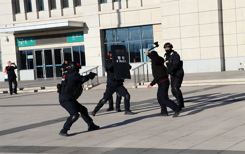 兴和县公安局组织相关警种部门开展应急处突队伍集结大练兵活动4副本.jpg