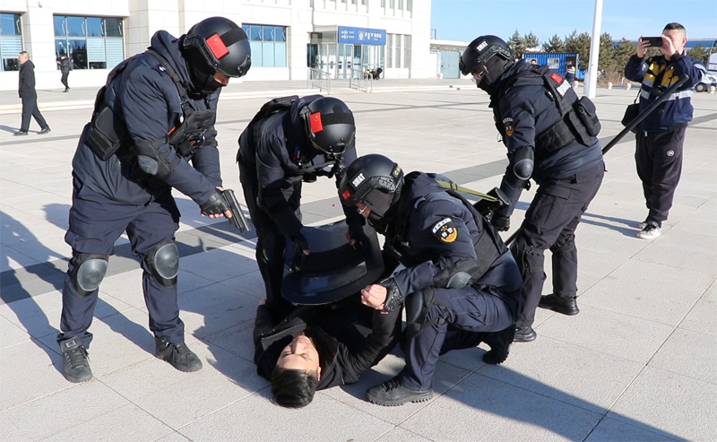 兴和县公安局组织相关警种部门开展应急处突队伍集结大练兵活动6副本.jpg