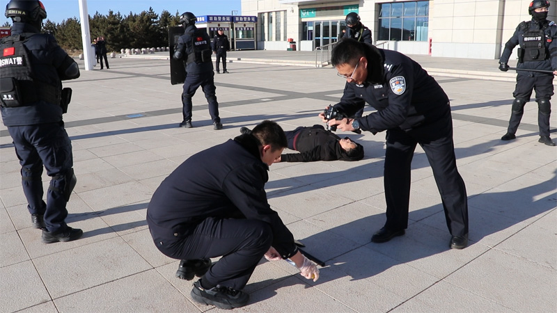 兴和县公安局组织相关警种部门开展应急处突队伍集结大练兵活动7副本.jpg