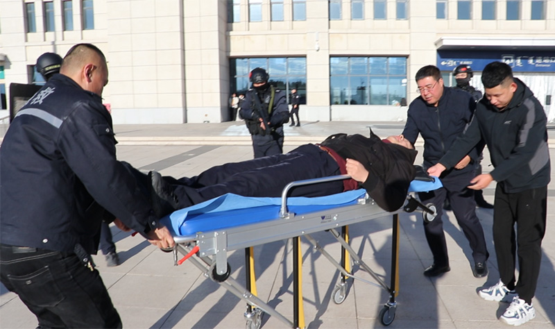 兴和县公安局组织相关警种部门开展应急处突队伍集结大练兵活动8副本.jpg