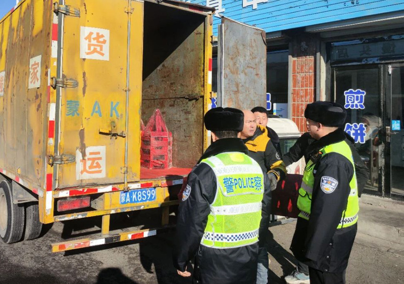内蒙古商都交警：严把车辆安全关，守护春节出行路