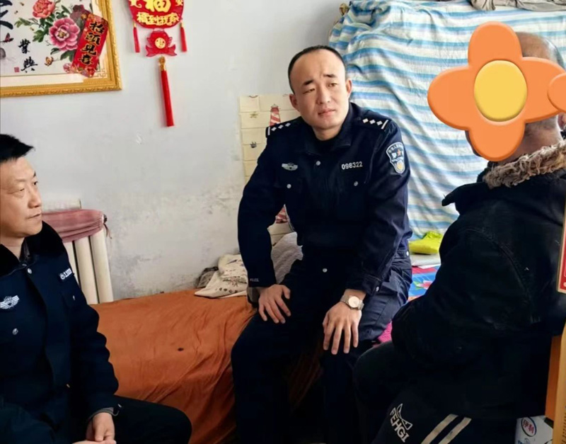 内蒙古化德县公安局七号派出所入户走访慰问重点精神障碍患者