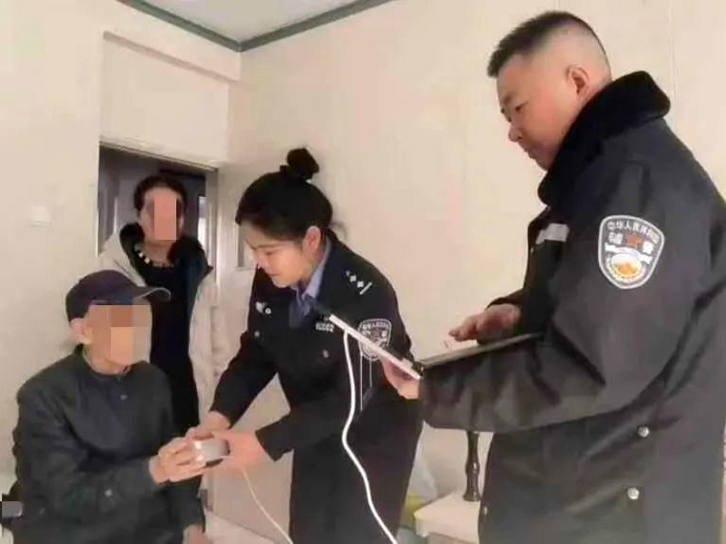 呼和浩特市回民区:让雷锋精神在公安户籍窗口绽放更加璀璨的光芒5.jpg