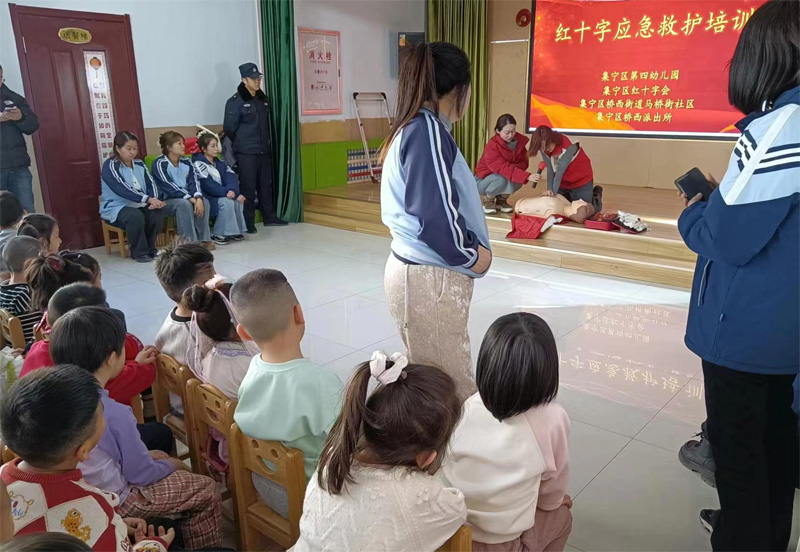 乌兰察布市公安局集宁分局桥西派出所联合多方力量 筑牢校园安全防线2副本.jpg