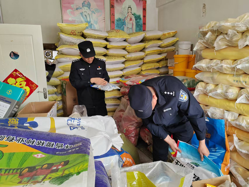 万象“耕”新时，春耕“警”相随——丰镇公安为“开春绿”增加一抹“警察蓝”4.jpg