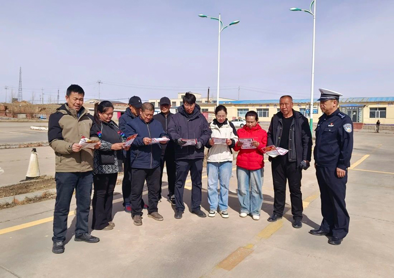内蒙古四子王旗交管大队走进驾校开展交通安全宣传，铸牢安全防线