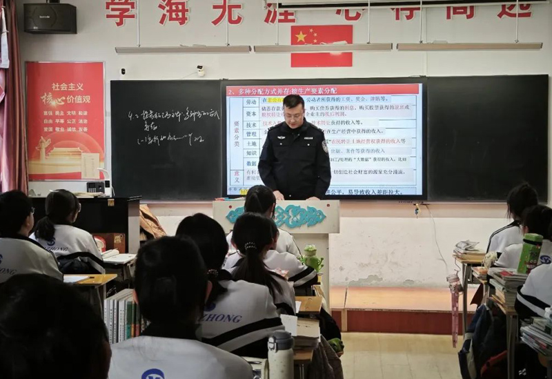 内蒙古集宁公安分局虎山派出所:反诈宣传进校园,警校携手筑防线1.jpg