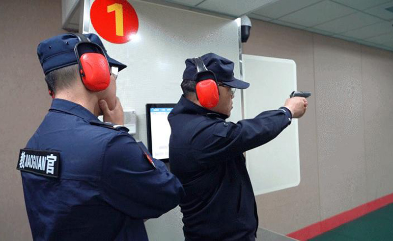 瞄准实战“靶心”,锻造敢打精兵——内蒙古和林格尔县公安局开展公务用枪实弹射击训练4.jpg