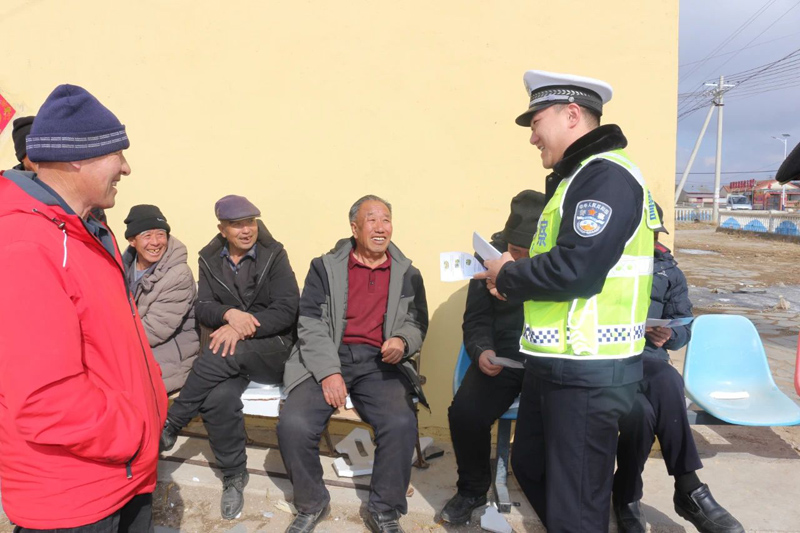 内蒙古商都交警：“四个前移”拧紧春耕时节交通安全管理工作“安全阀”