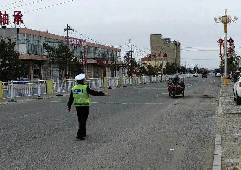 商都县交管大队圆满完成五一道路交通安保工作8.jpg