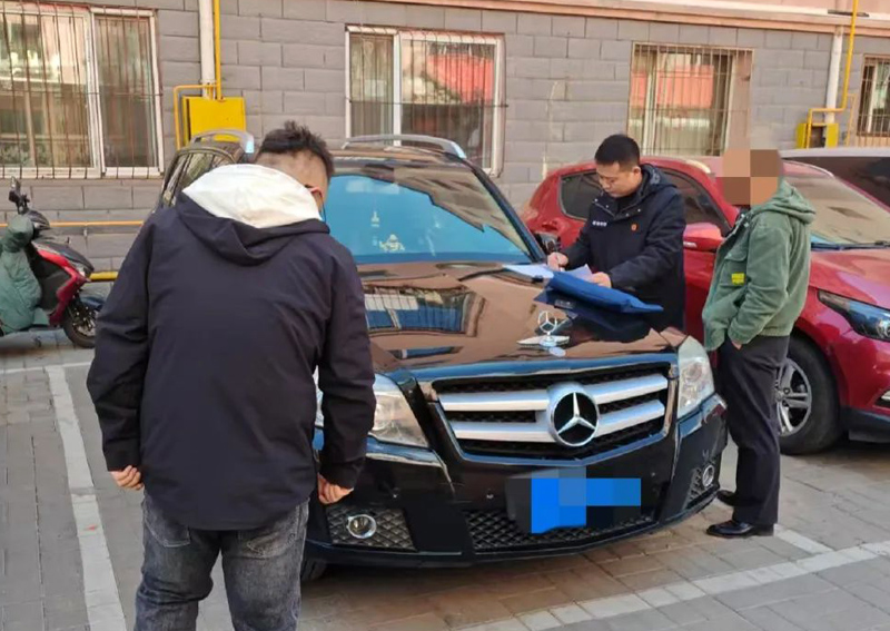 呼和浩特市新城区人民法院火速出击成功扣押被执行人车辆,助推案件执行.jpg